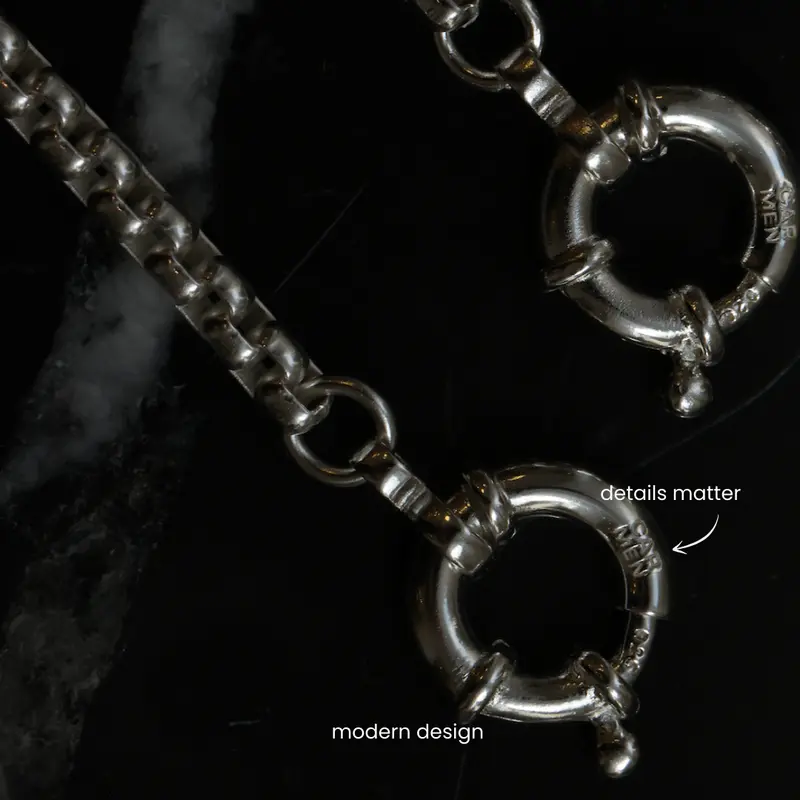 Alpha Armband