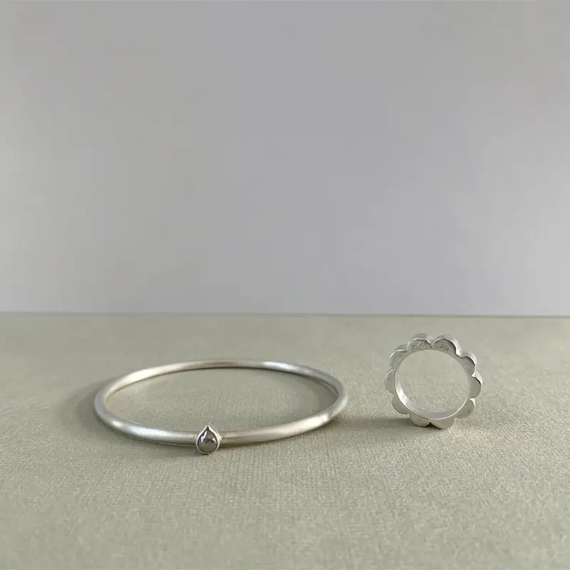 Silver Bangle with Diamond